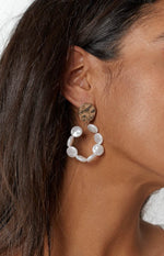 Eclat Elke Pearl Hoop Earrings Gold Image