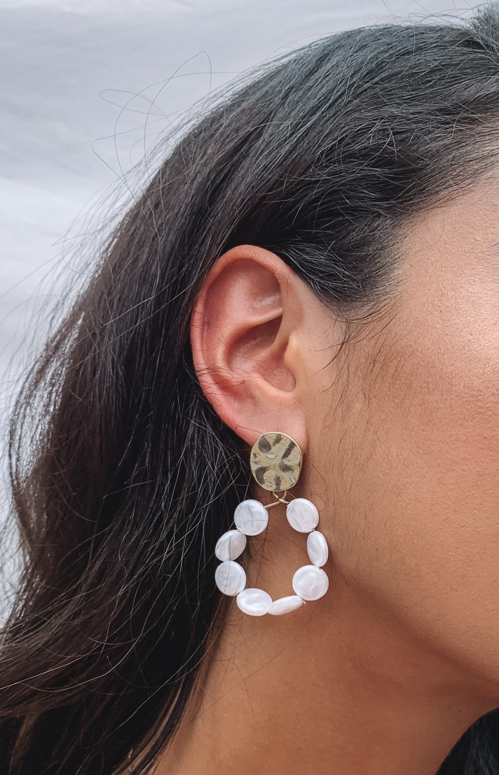 Eclat Elke Pearl Hoop Earrings Gold Image