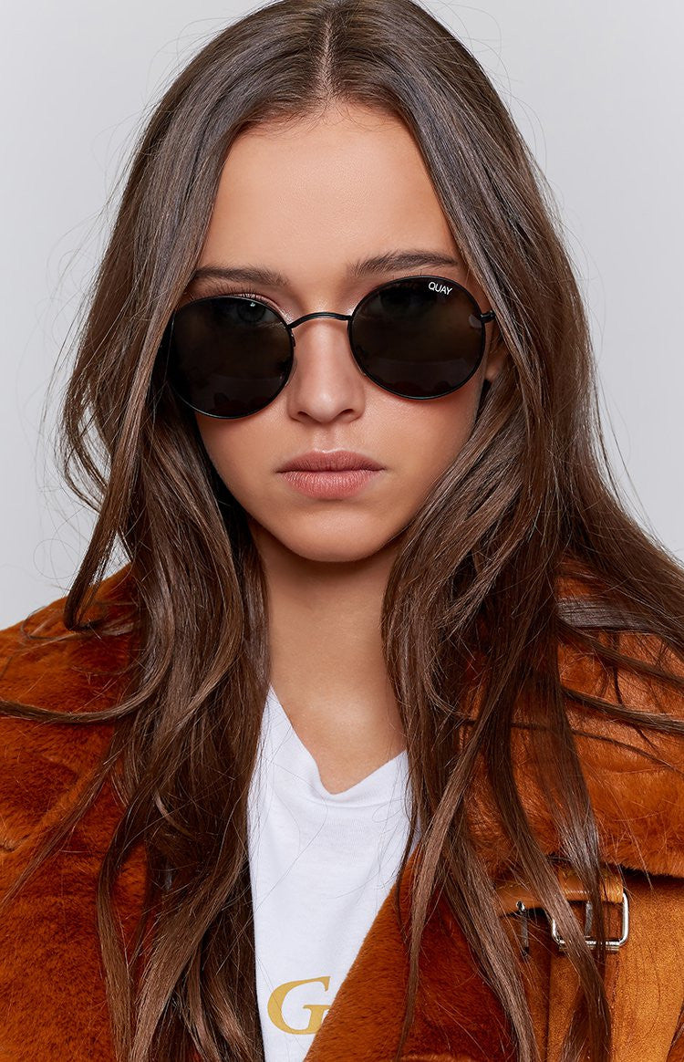 Quay Mod Star Sunglasses Black Green Image