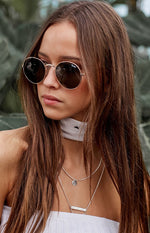 Quay Mod Star Sunglasses Gold Green Image